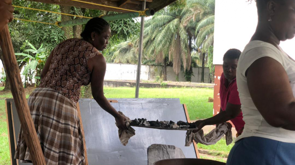 Patients working together at Benedict Menni Health Centre in Monrovia